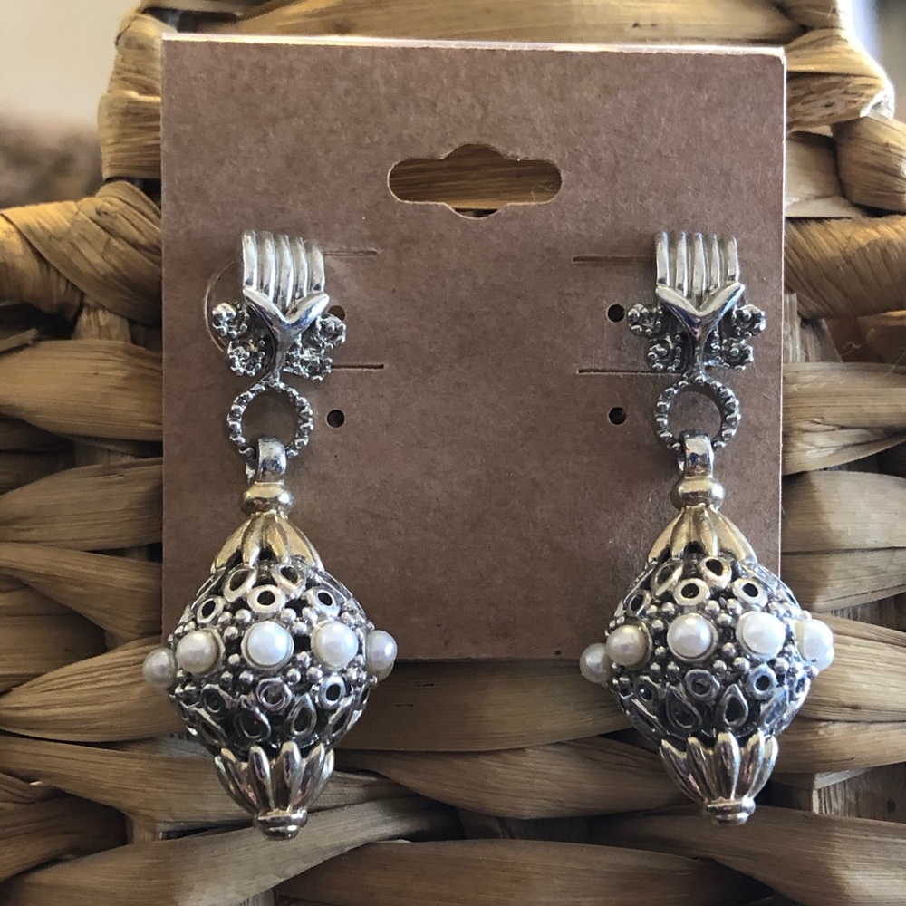 Vintage filigree ornament pearl accent earrings